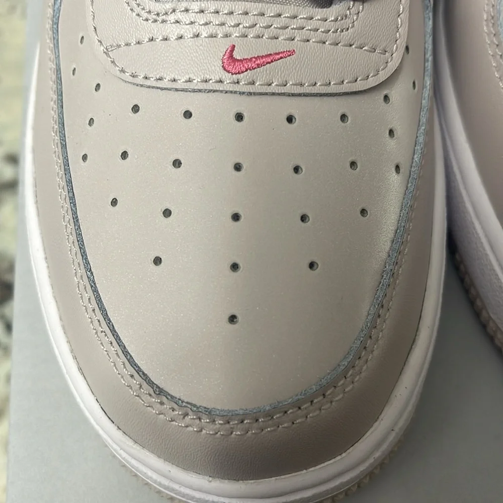 AIR FORCE 1 - Picture 3 of 11